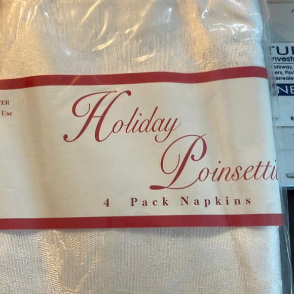 Holiday Poinsettia Napkins. 4 total napkins. - Picture 5 of 5